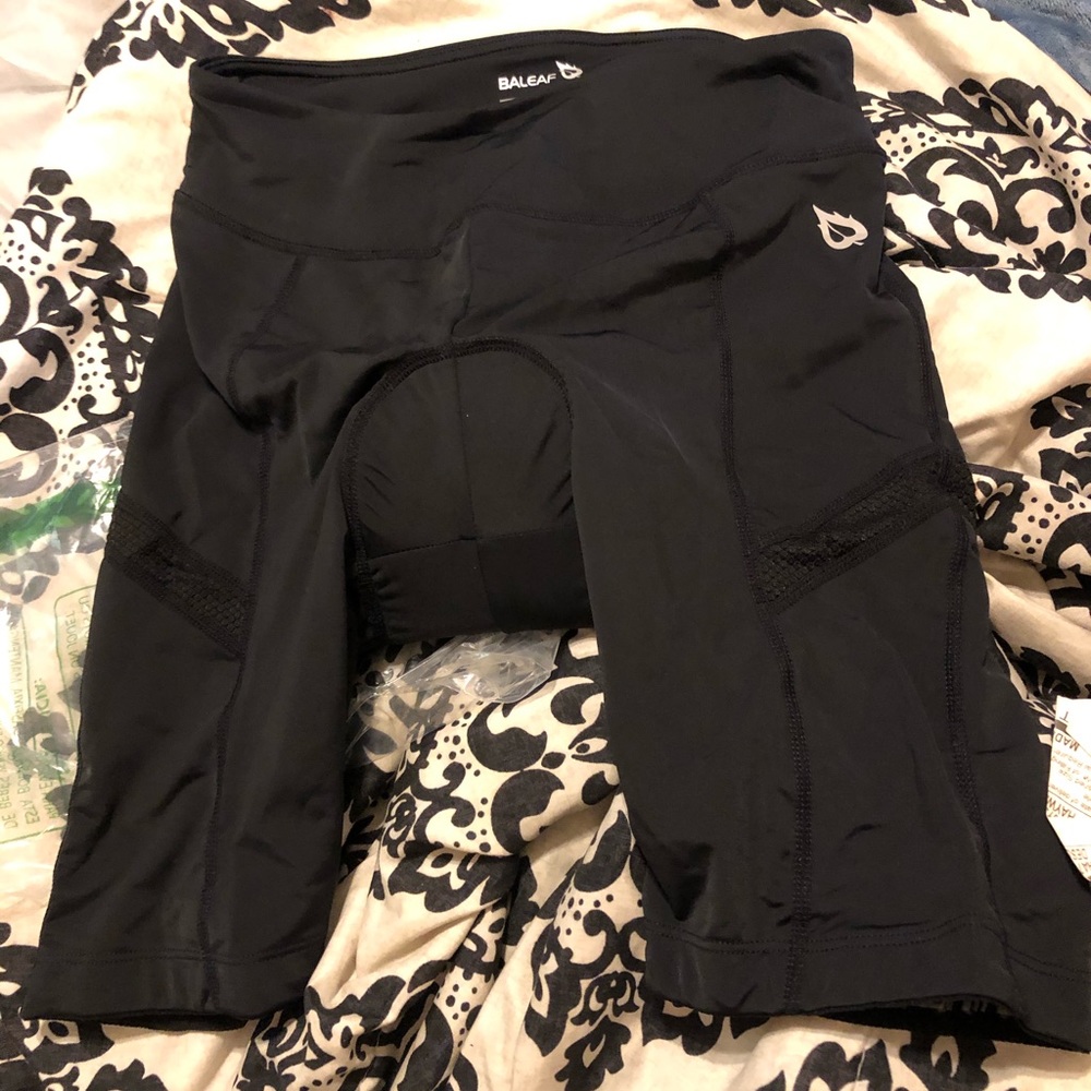 Baleaf women’s black medium athletic shorts